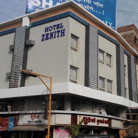 Hotel Zenith Surat Esterno foto