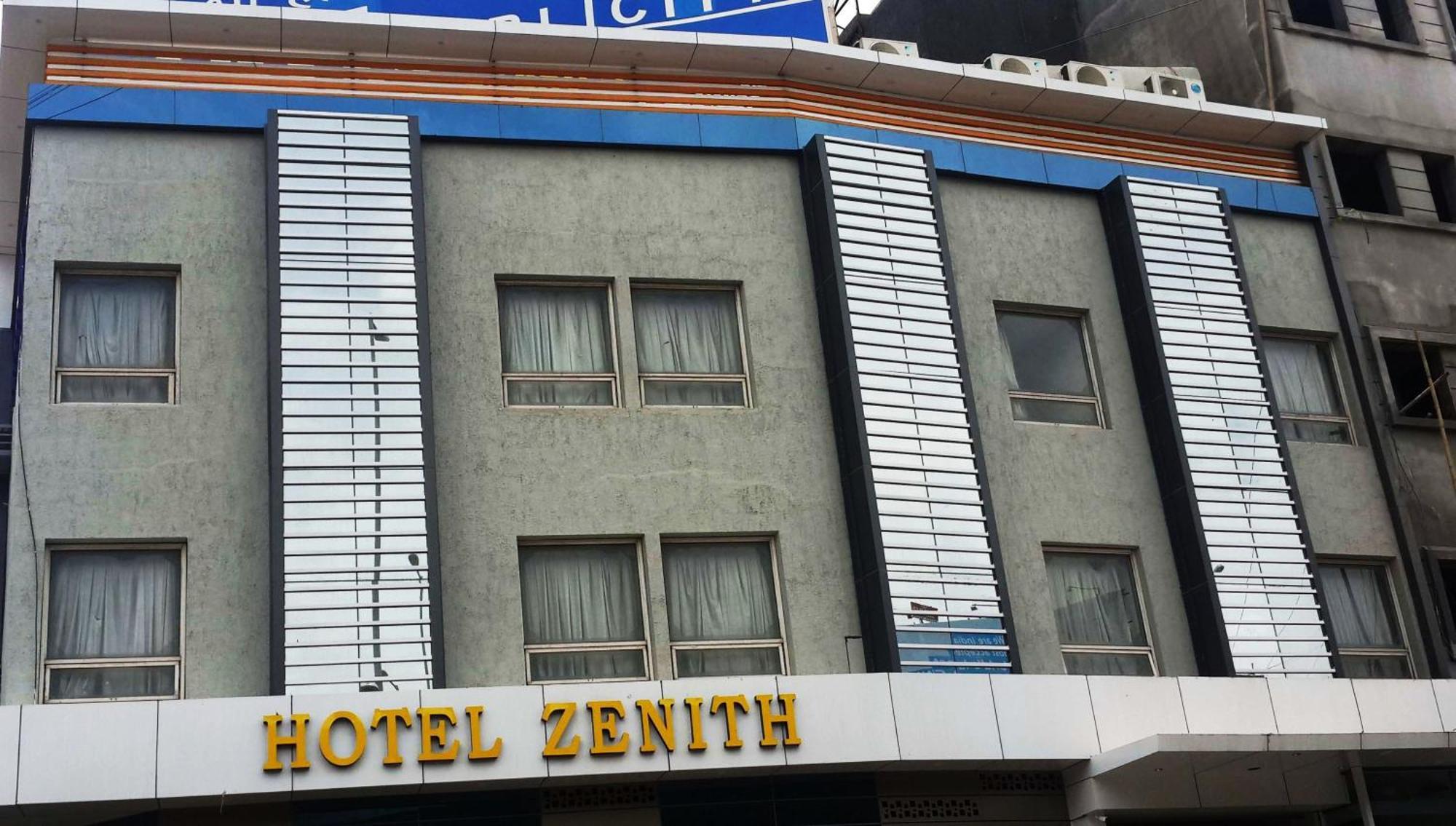 Hotel Zenith Surat Esterno foto