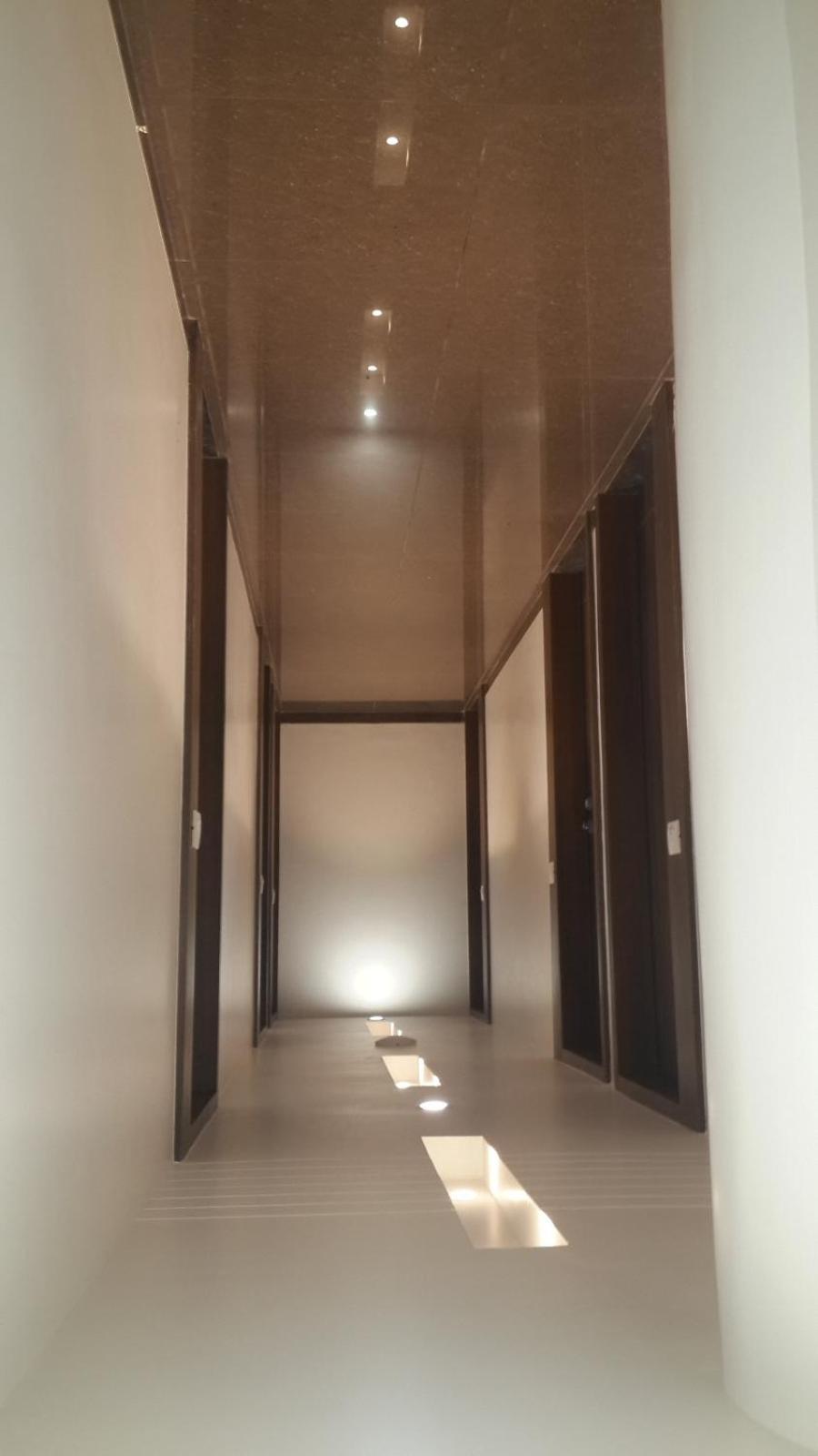 Hotel Zenith Surat Esterno foto