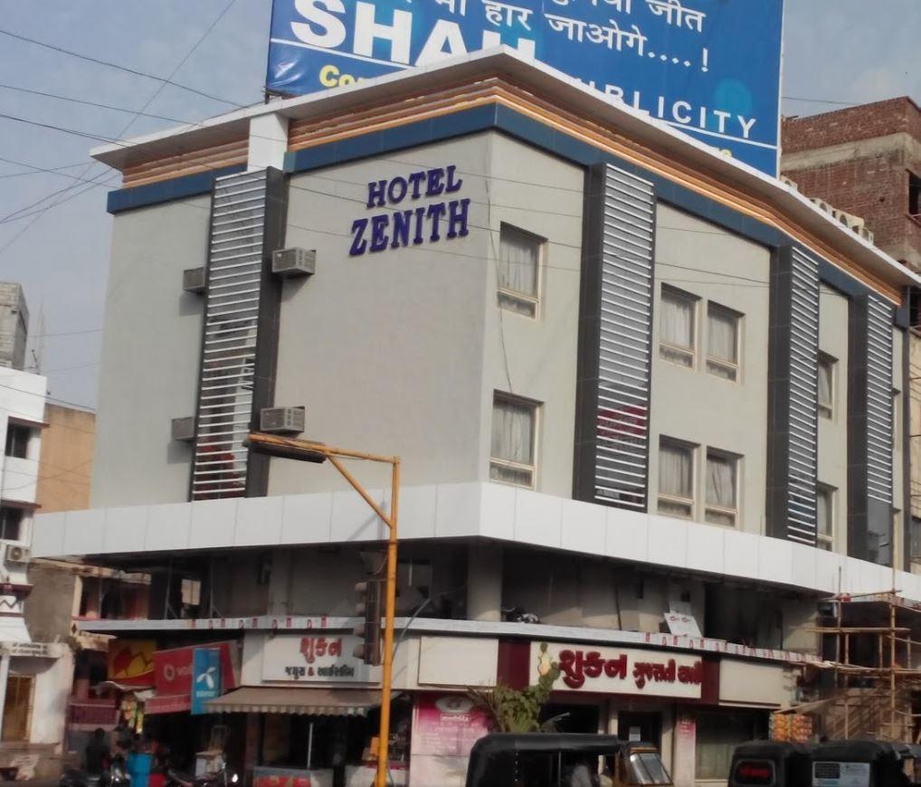 Hotel Zenith Surat Esterno foto